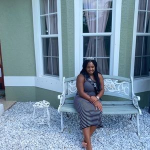 Meet your Posher, Demetria